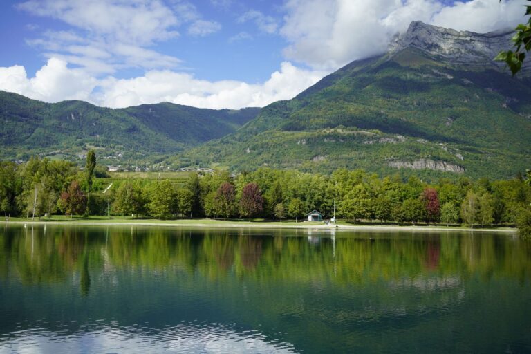 Vous cherchez le meilleur endroit pour vous détendre au bord des rivières en Auvergne ?