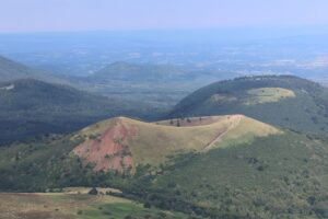 Quels sont les volcans à explorer en Auvergne ?